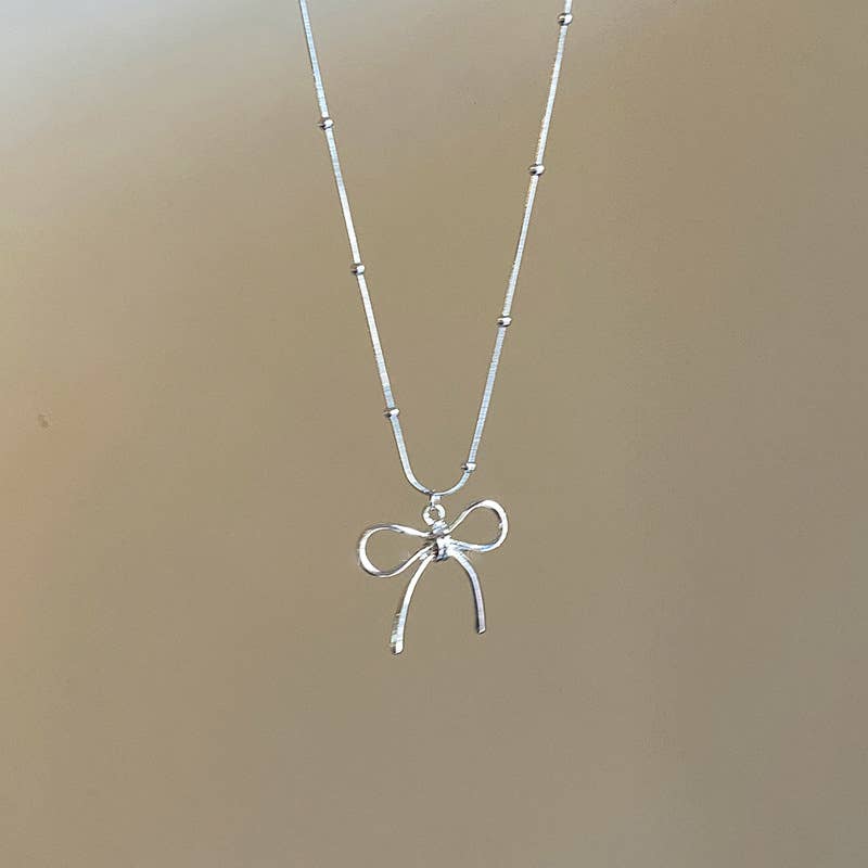 Bow necklace