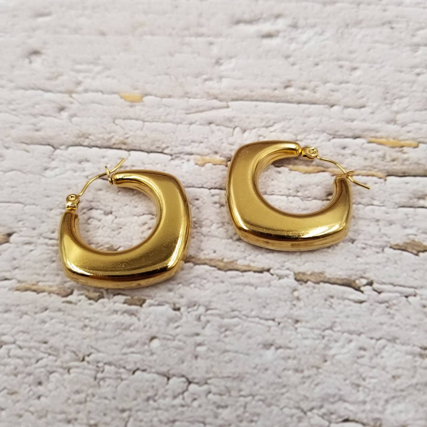Geometric Round Chunky Hoop