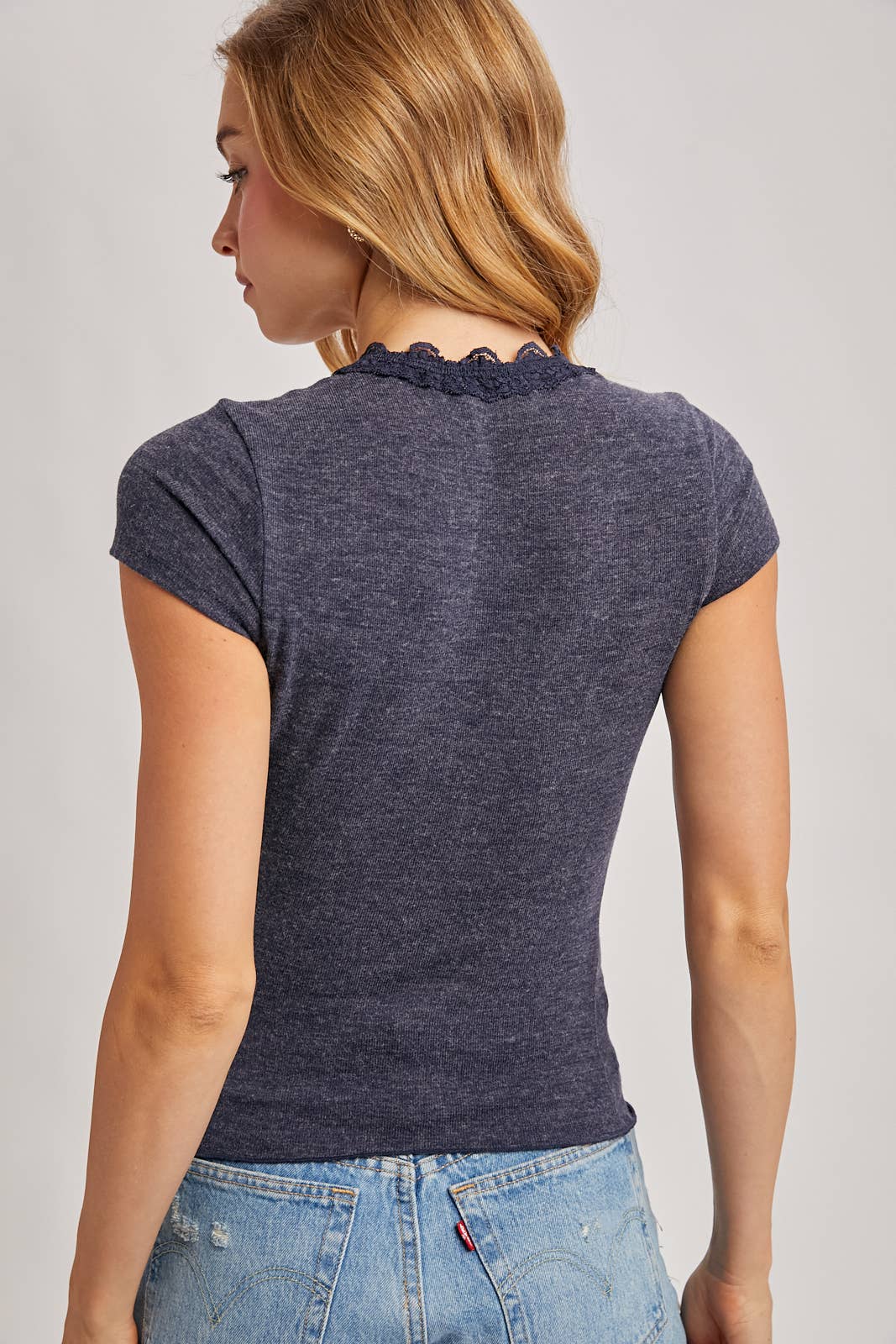 LACE TRIMMED LETTUCE-EDGE HEM KNIT TOP