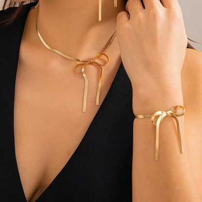 Herringbone Snake Chain Bow Necklace